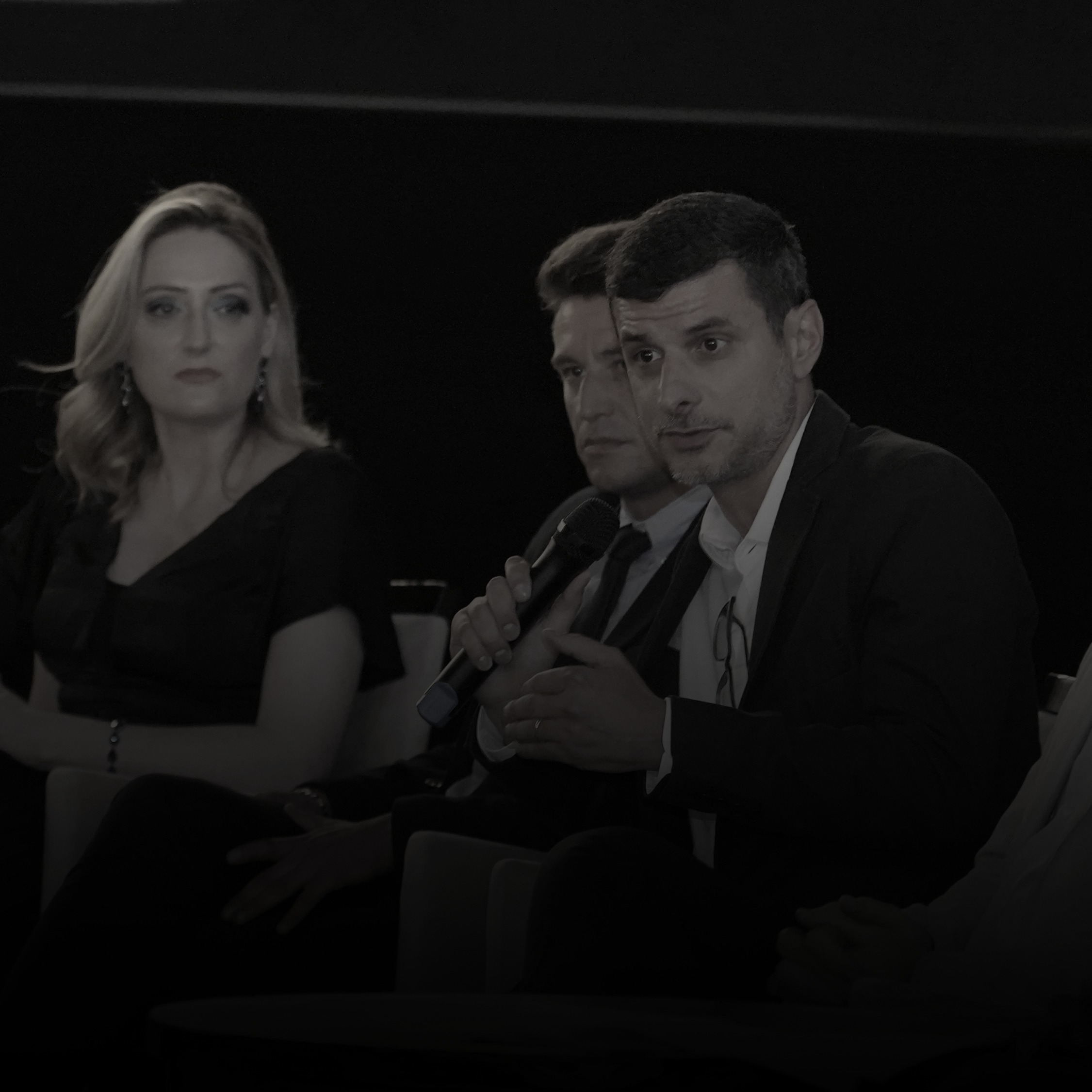 Profissionais participando de um painel do IT Talks